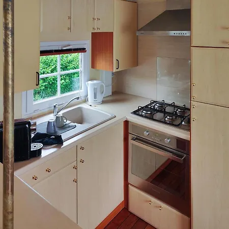 2 Bedroom Cozy In * ブレーデネ