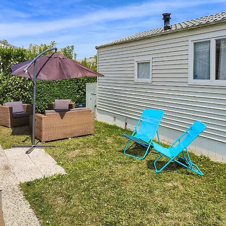 2 Bedroom Cozy In ブレーデネ