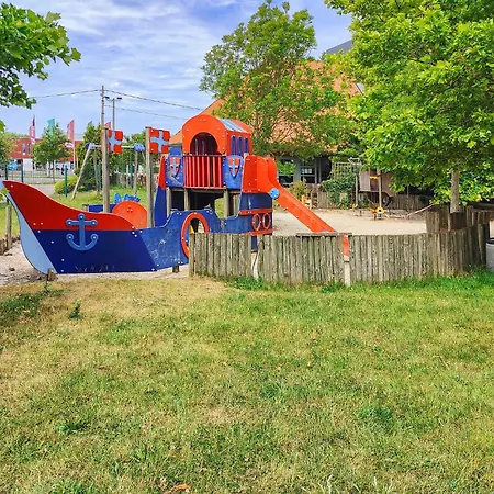 2 Bedroom Cozy In ブレーデネ