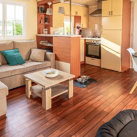 2 Bedroom Cozy In 펜션 *